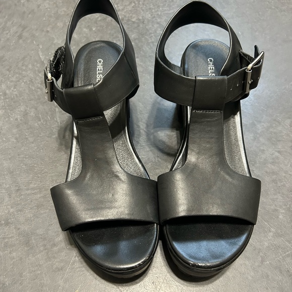 Sandals - Picture 2 of 3